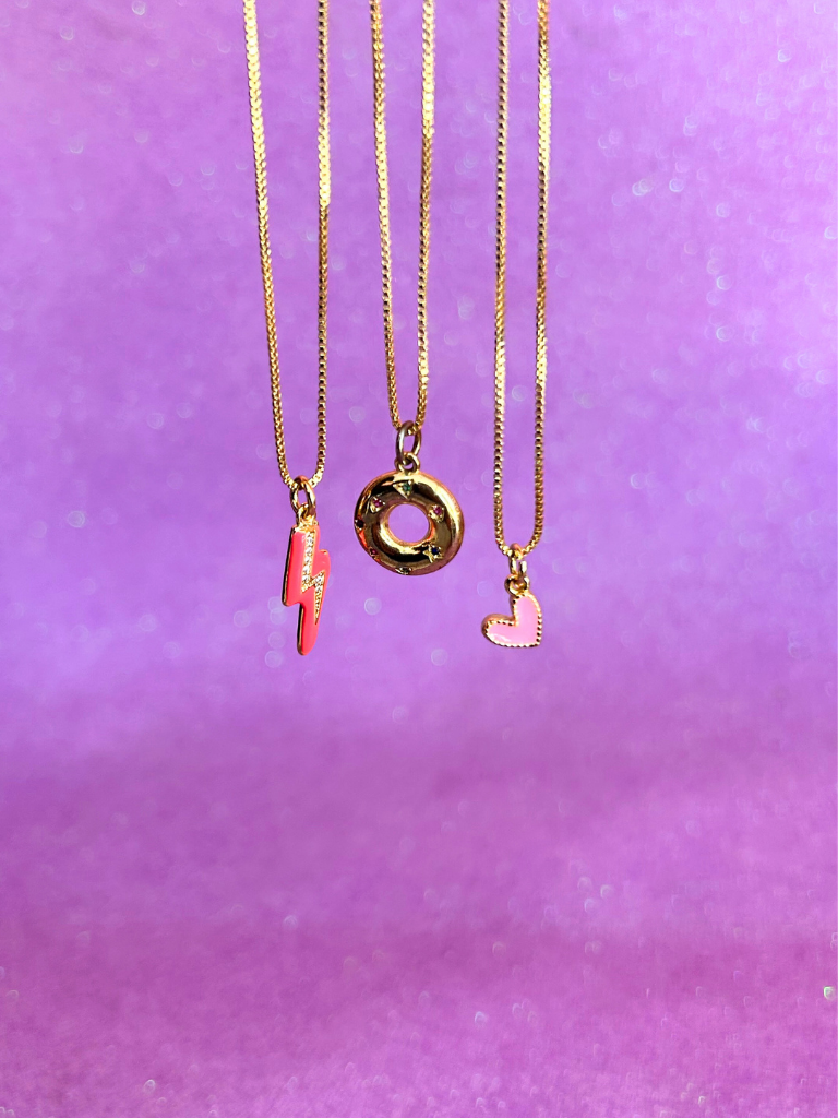 Collar rayo, donuts y corazón rosado